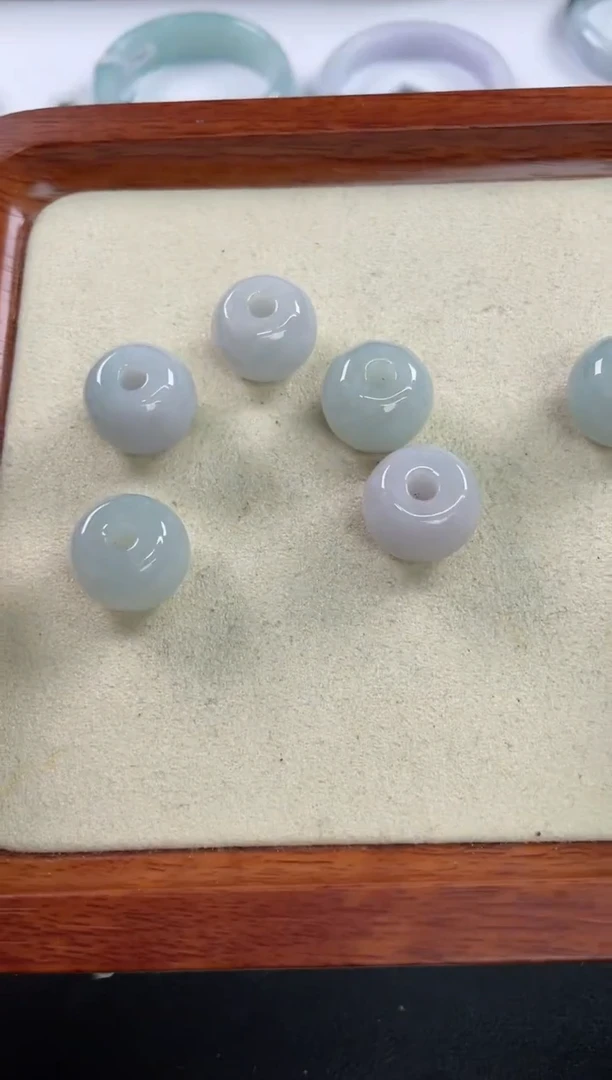 颈饰未镶嵌翡翠（多样性发一件）