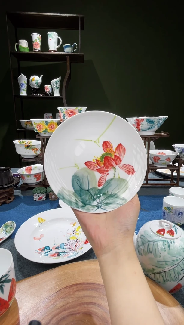 盘景德镇高温釉下彩6英寸月光盘荷花黄