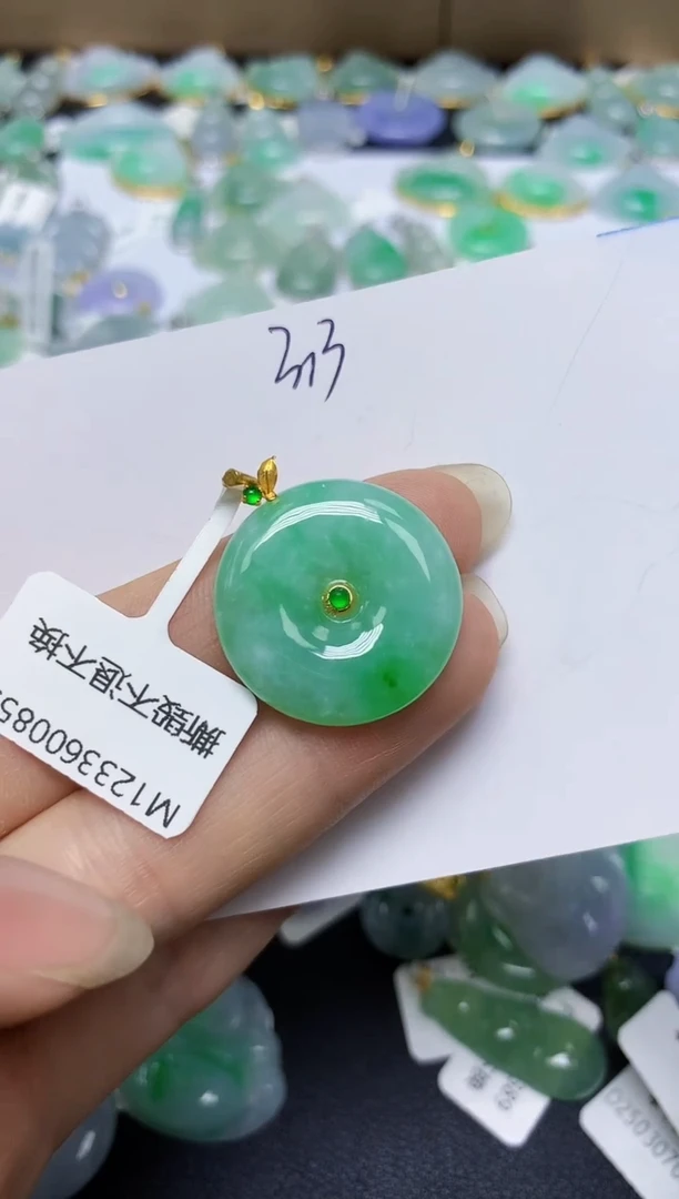 翡翠18K金镶嵌颈饰 天然翡翠A货