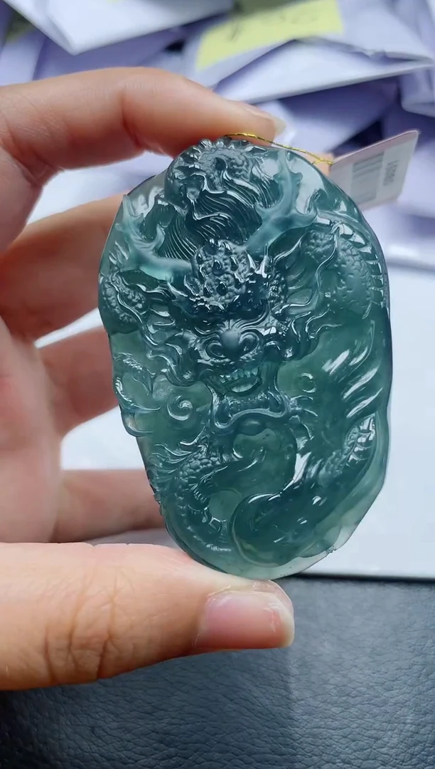 翡翠未镶嵌颈饰