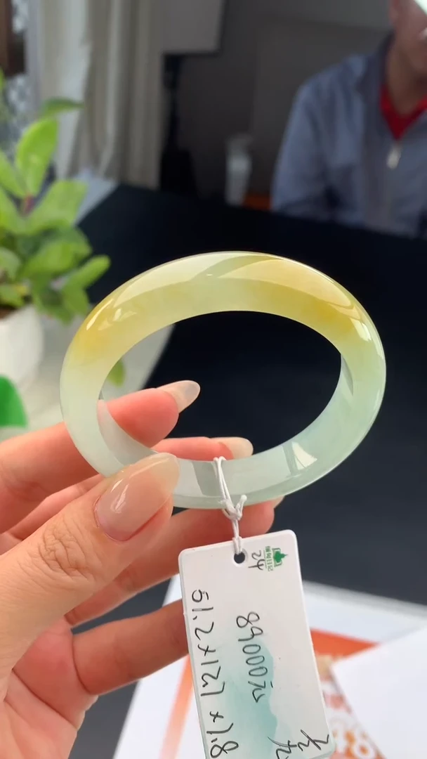 【闪购商品】翡翠手镯未镶嵌 #情人节#送礼，下单联系客服核对地址~