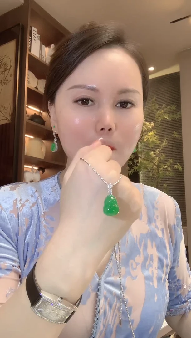 吊坠(不含链)18K金镶嵌翡翠C43