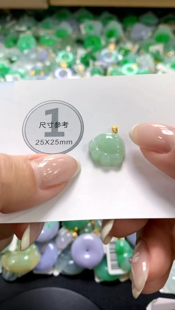 翡翠18K金镶嵌颈饰1111111111111111