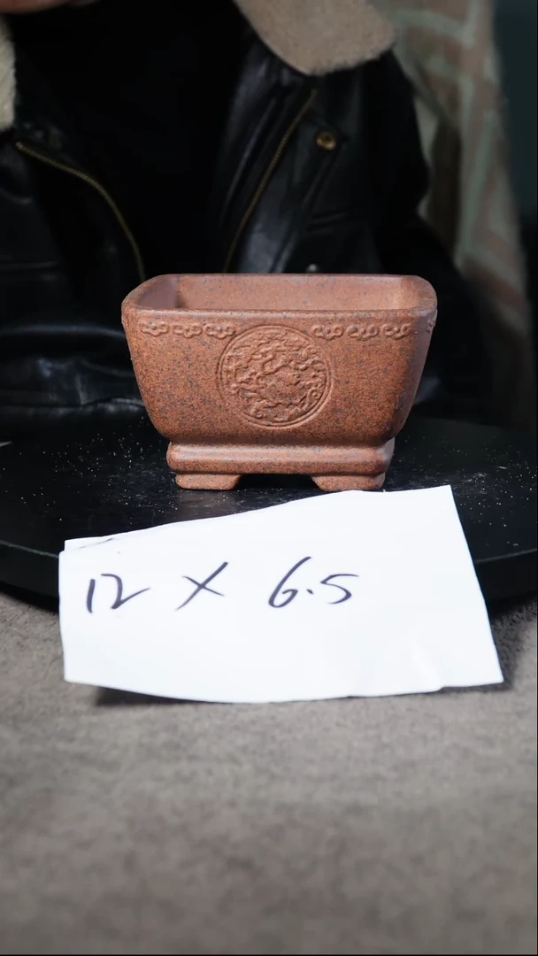 A宜兴紫砂小花盆