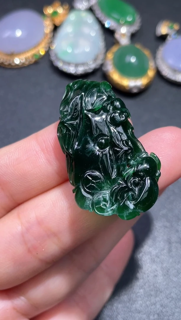 颈饰未镶嵌翡翠4.......