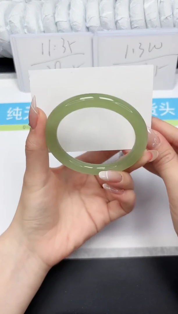 【闪购商品】石英质玉手镯未镶嵌230-芙蓉圆条60.5