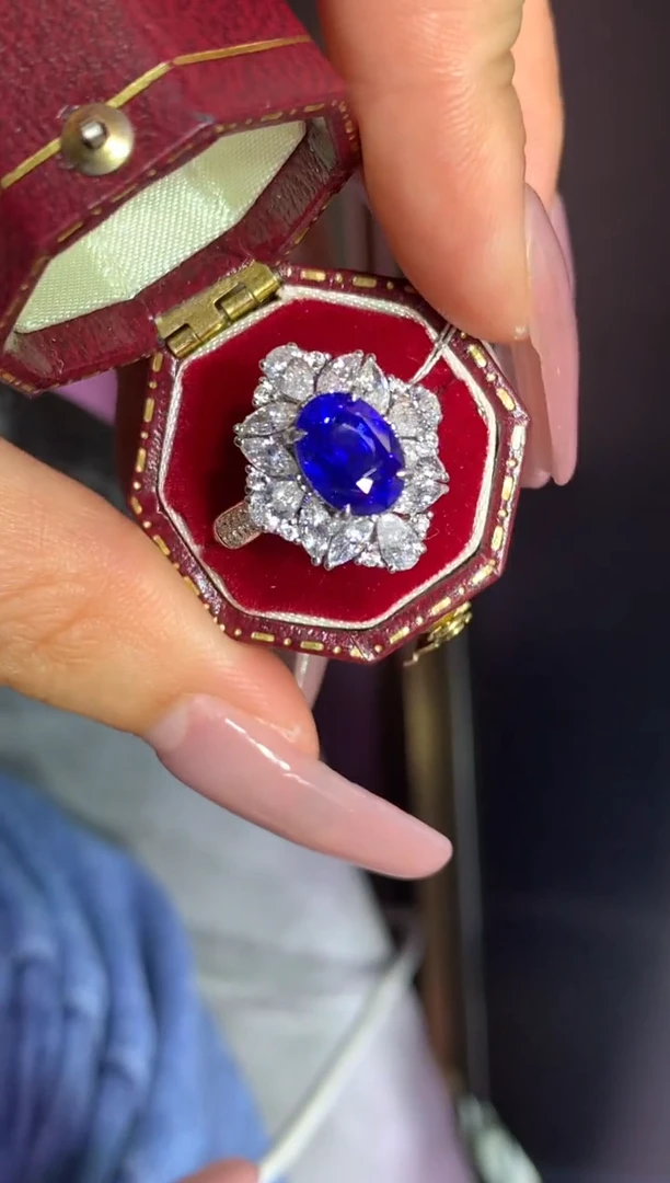 戒指蓝宝石18K金镶嵌3.1ct