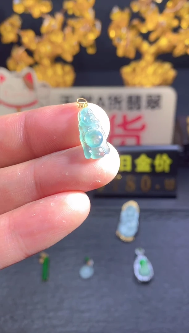 翡翠18K金镶嵌颈饰