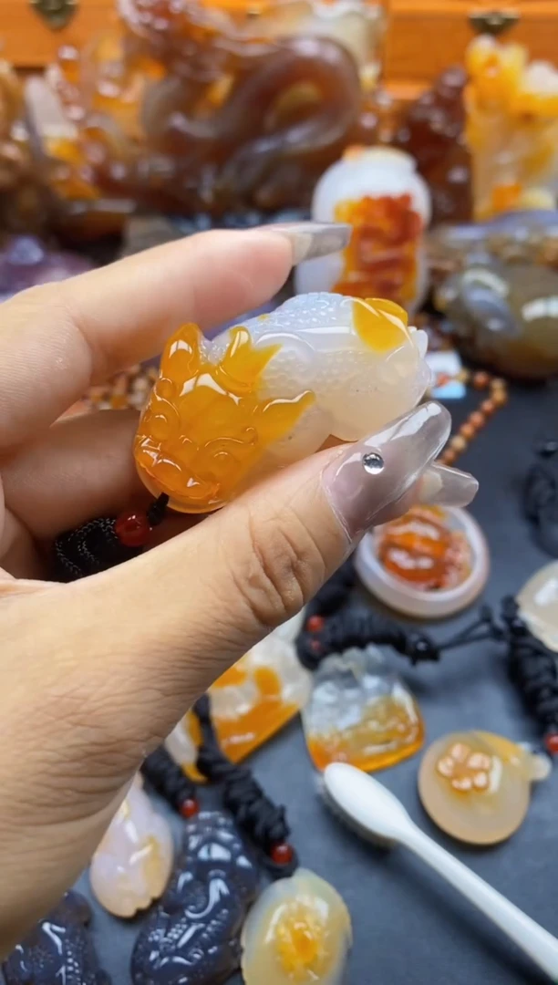 玛瑙/玉髓挂件未镶嵌瓷*ll
