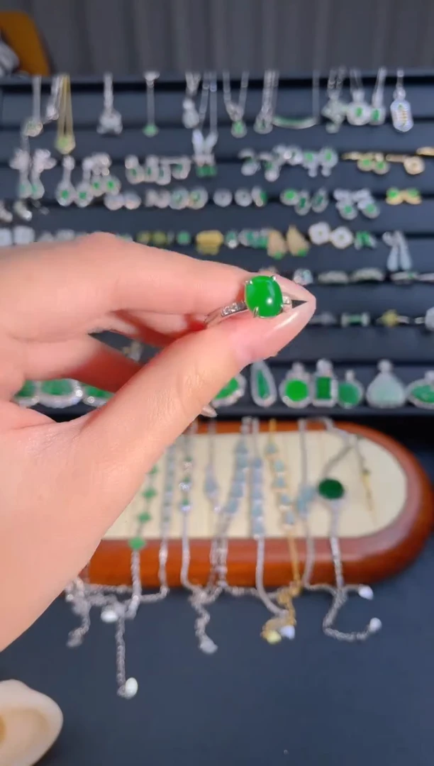 翡翠戒指未镶嵌蛋面