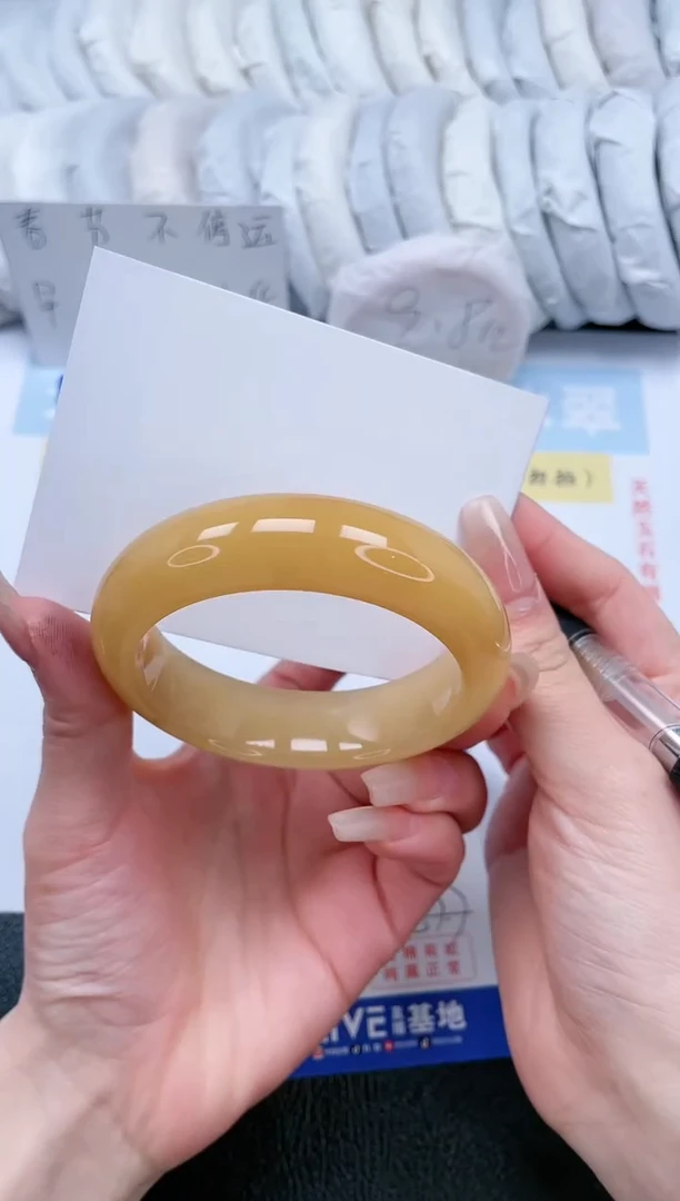 【闪购商品】石英质玉手镯未镶嵌T152-57.7