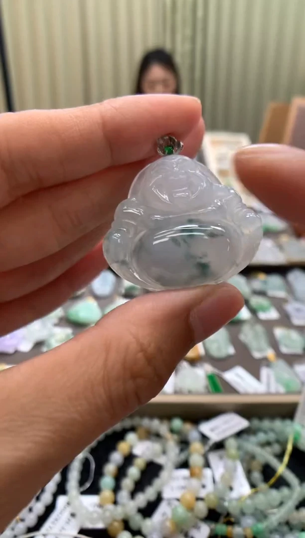 翡翠18K金镶嵌颈饰平安扣