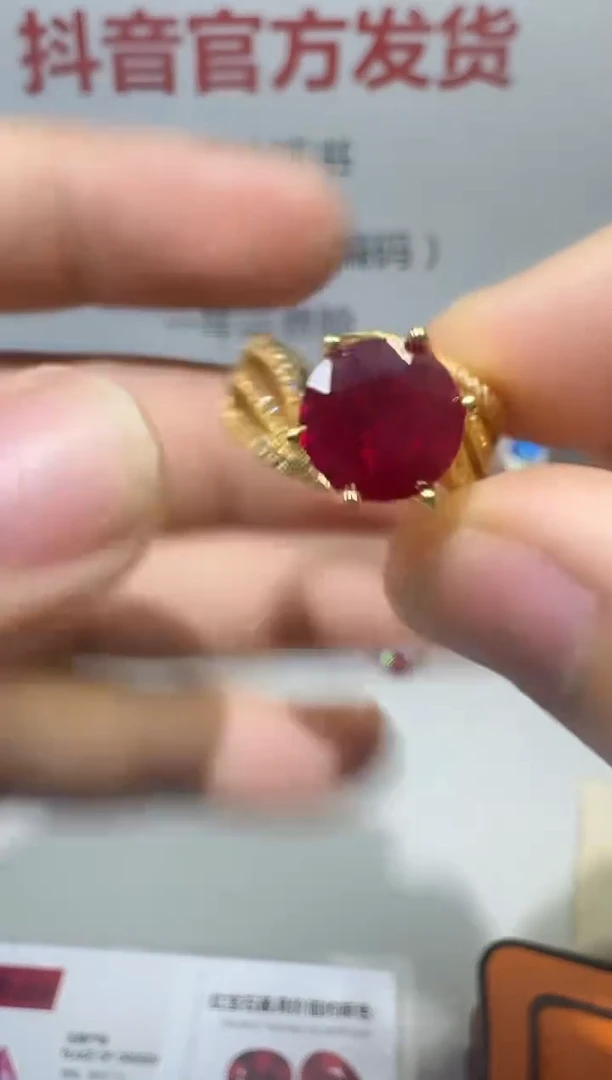 18K金镶嵌戒指红宝石2