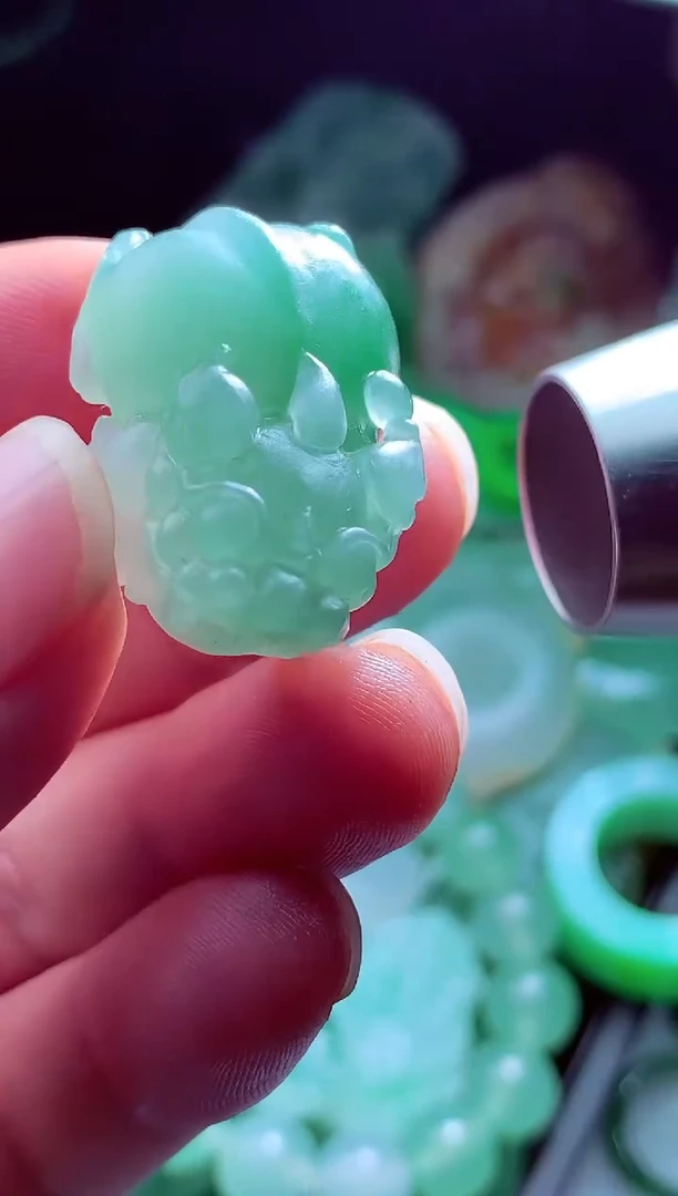 未镶嵌定制翡翠深***?翡翠毛货定制
