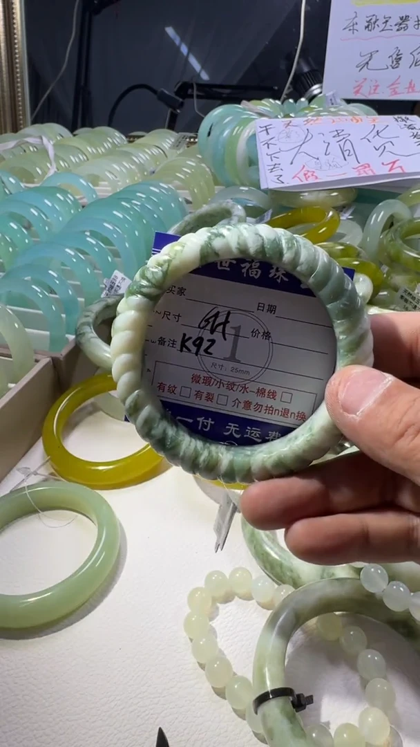 未镶嵌蛇纹石玉手镯1