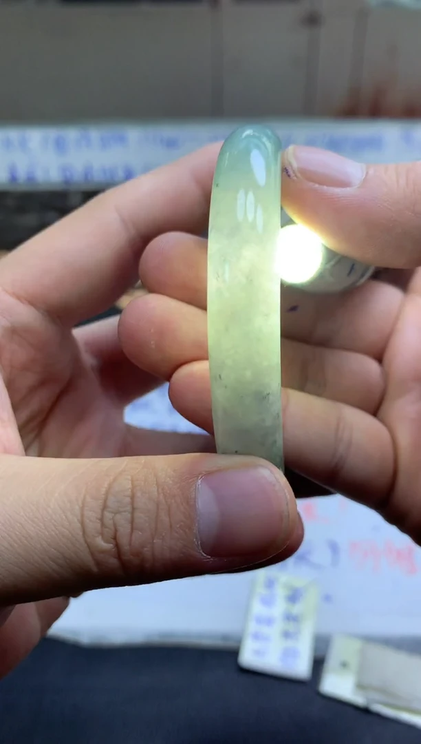 【闪购商品】定制翡翠未镶嵌手镯毛货需精细抛光+多人+528元