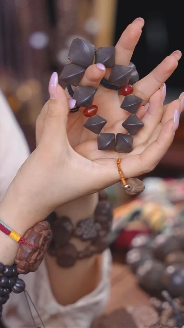 泥塑次第花开大爱无疆单圈手串