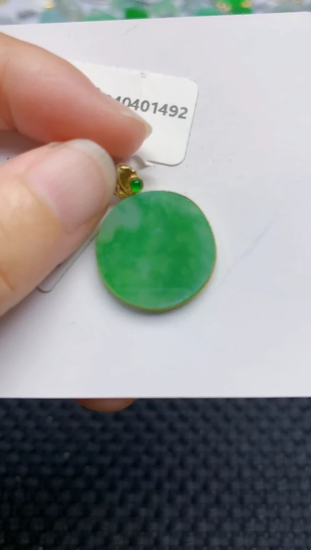 翡翠18K金镶嵌颈饰天然A货翡翠