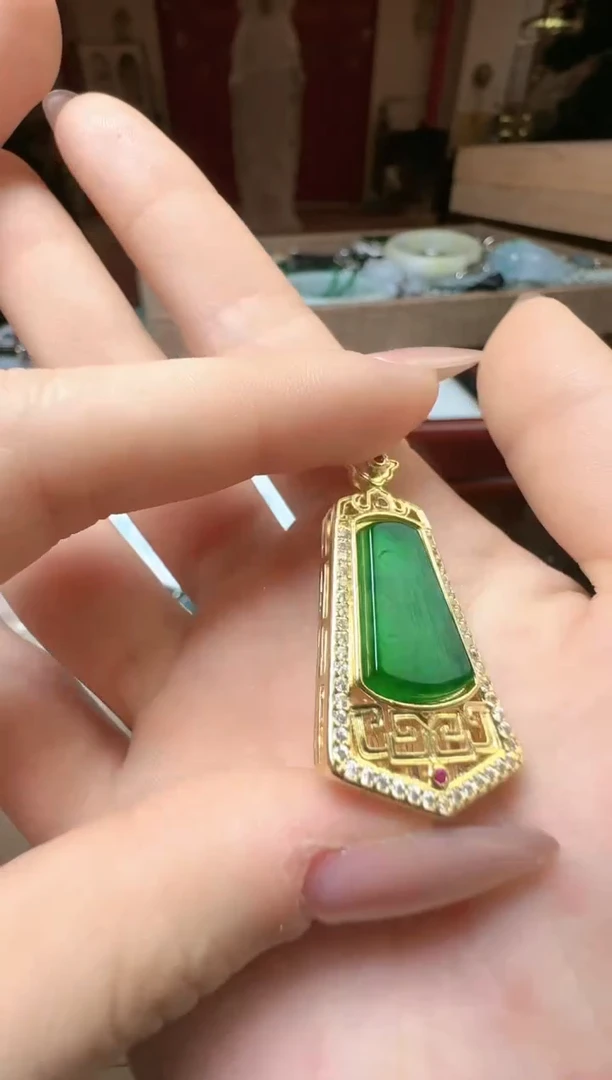 【闪购商品】翡翠吊坠(不含链)未镶嵌翡翠