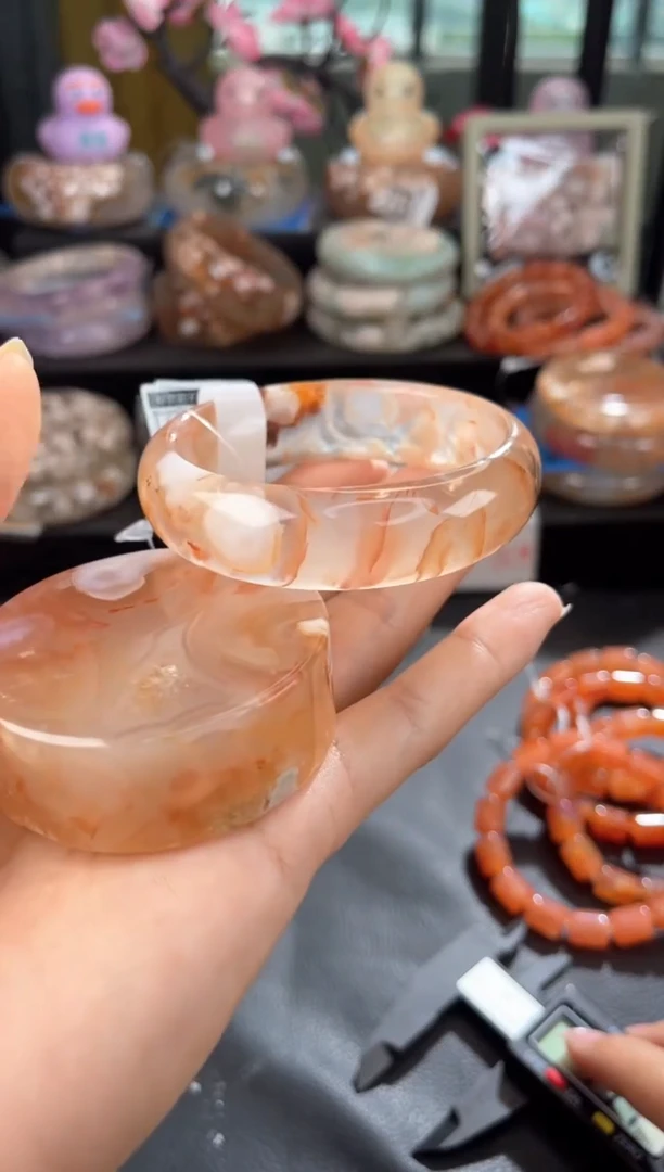 石英质玉手镯未镶嵌56