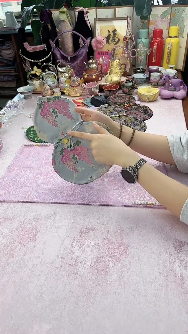 85 蓝地紫藤花茶席