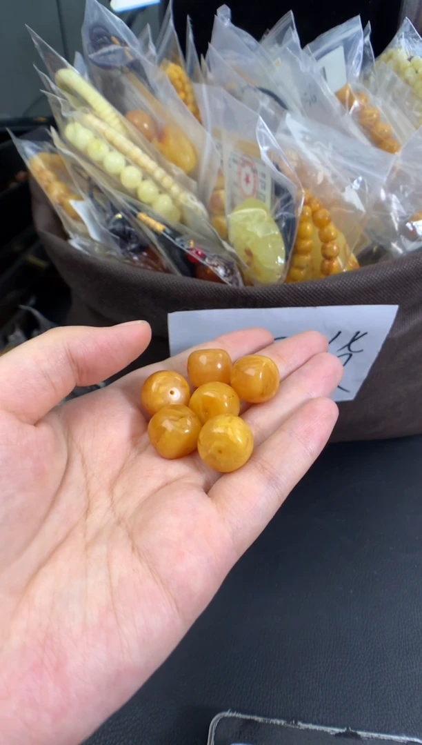 蜜蜡未镶嵌珠宝奇石多样性发一件