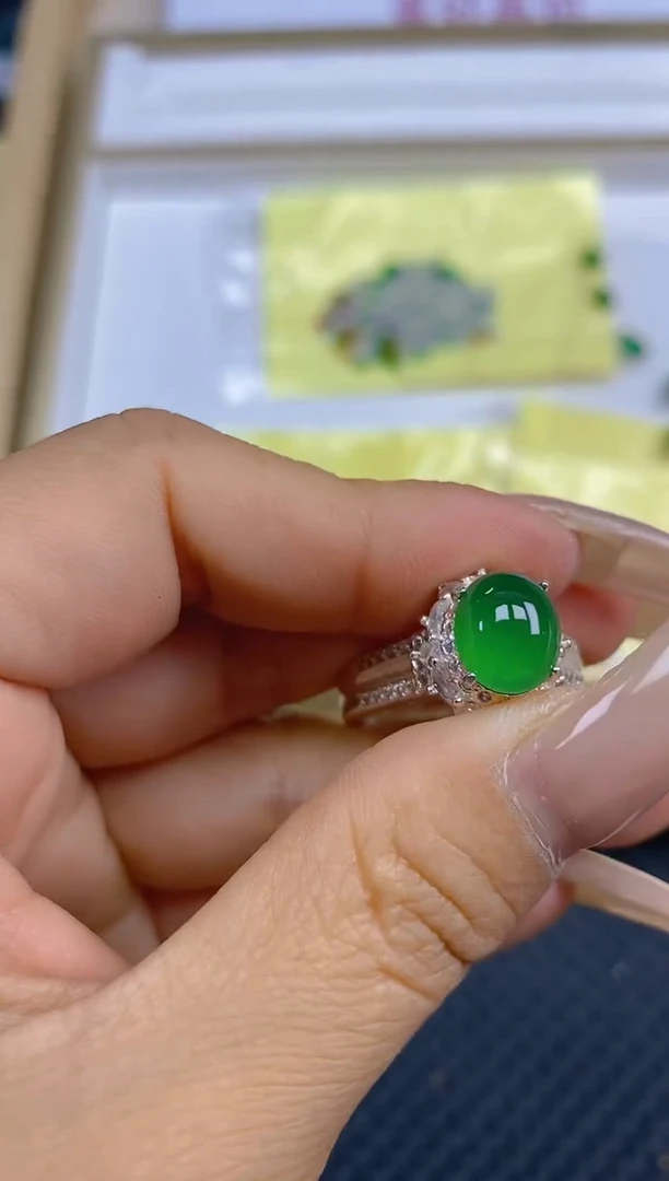 定制翡翠未镶嵌天然翡翠蛋面84