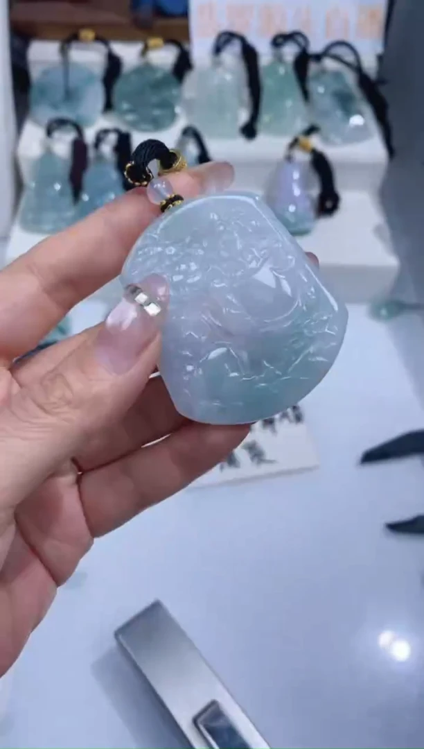 颈饰未镶嵌翡翠吊坠