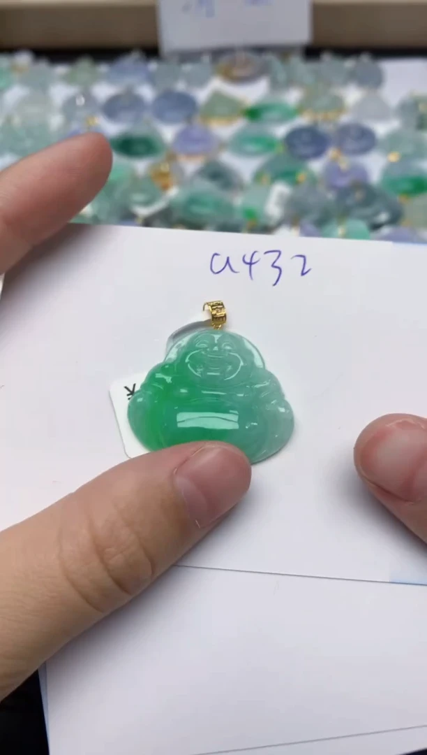 翡翠18K金镶嵌颈饰天然缅甸A货翡翠