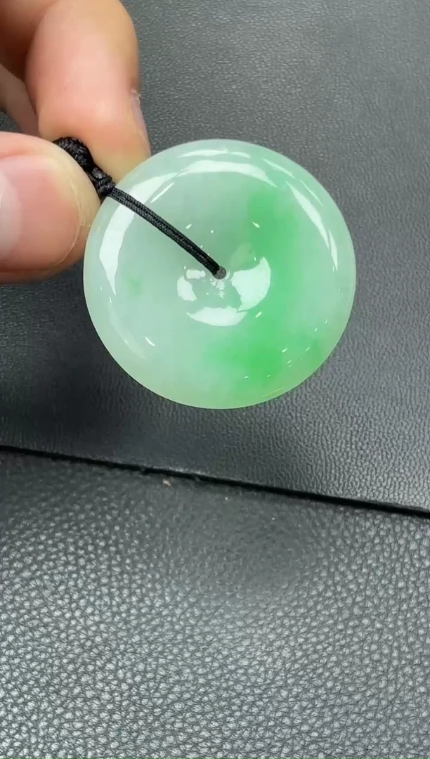 颈饰未镶嵌翡翠平安扣