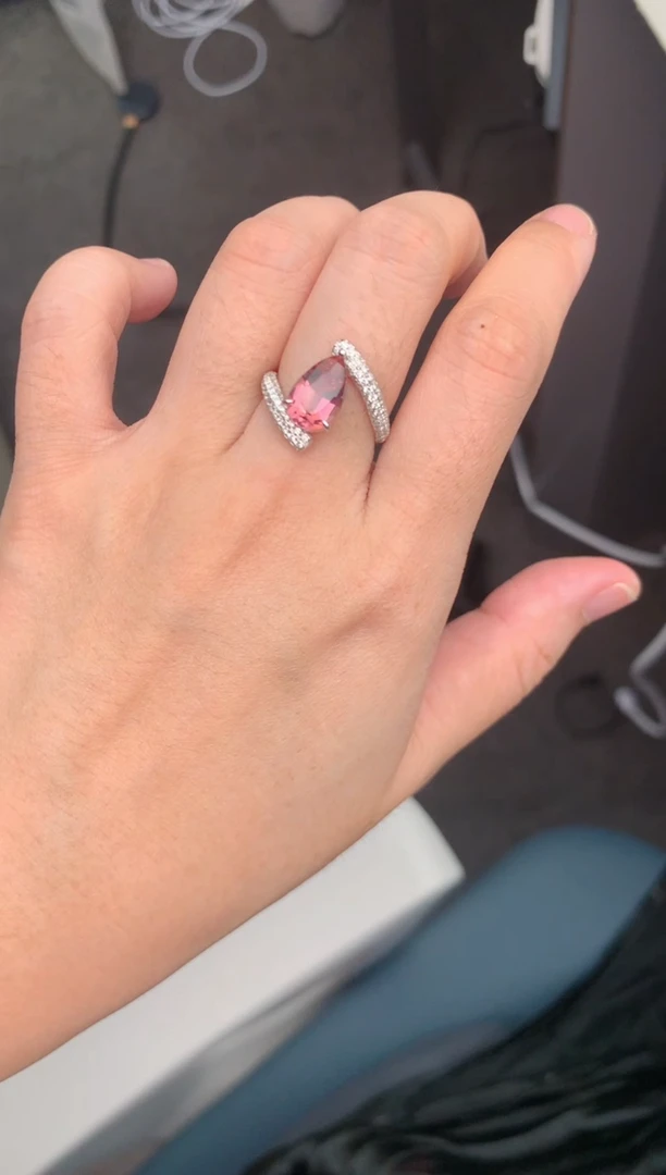 碧玺戒指18K金镶嵌2.3ct粉碧玺  BE
