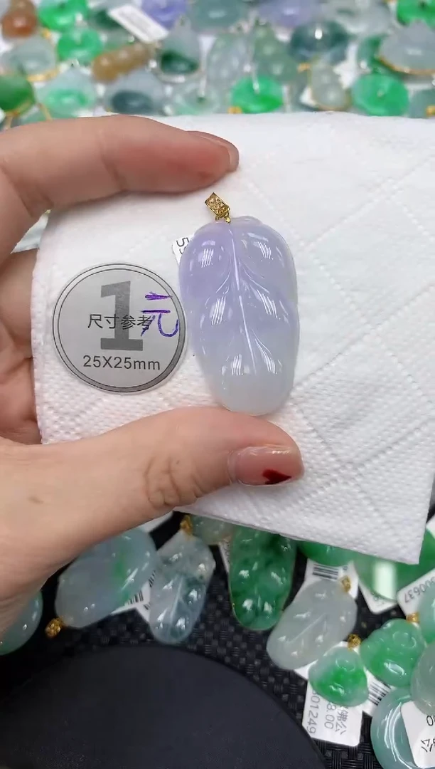 翡翠18K金镶嵌颈饰1111111111