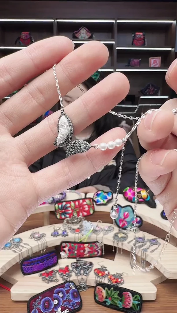 织绣63蒙阿苏苗绣传承店