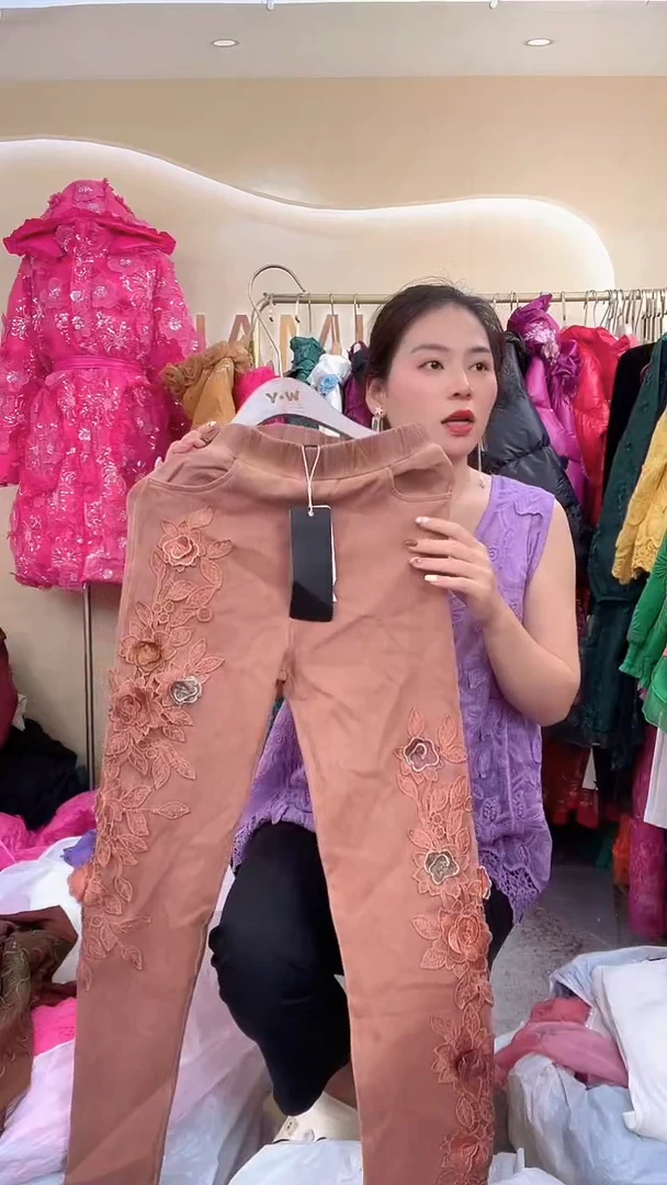 常规款花海咖色裤子