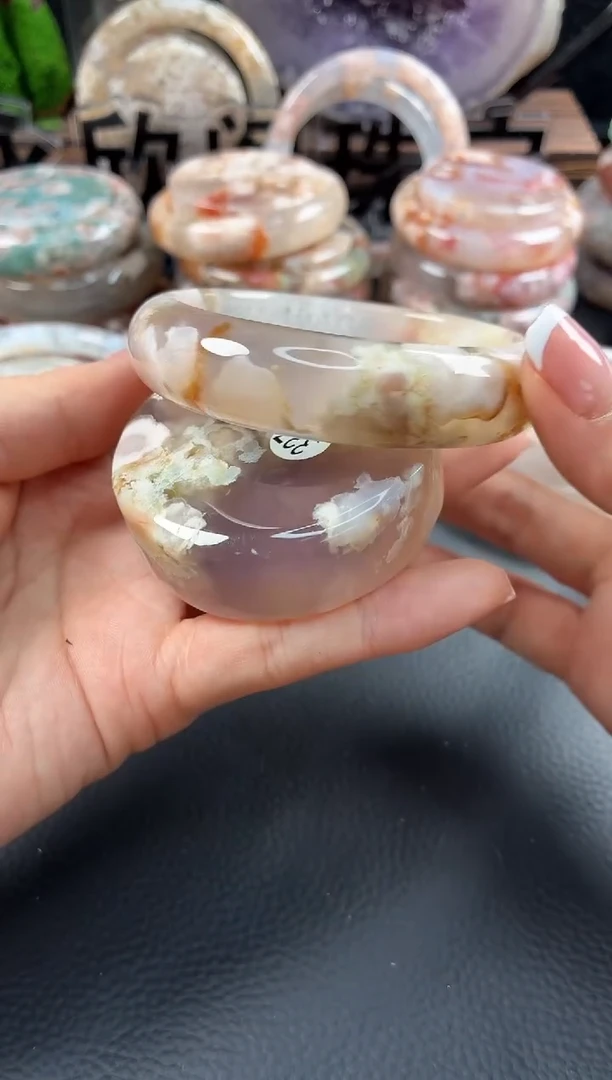 未镶嵌手镯（圆镯）石英质玉57
