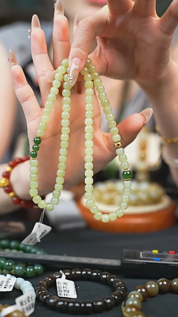 颈饰未镶嵌和田玉拍一发一