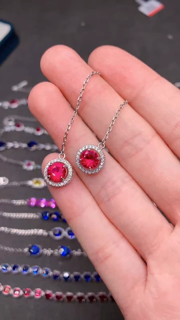 【闪购商品】红宝石耳饰银S925镶嵌........