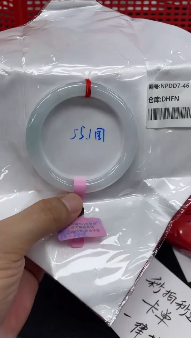 翡翠手镯未镶嵌翡翠手镯