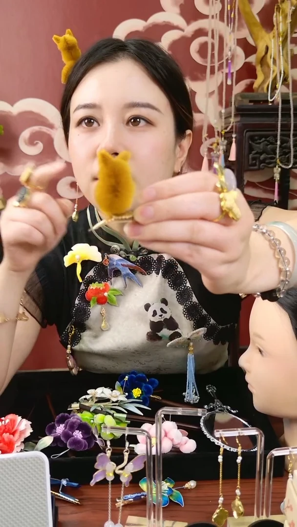 刺绣纯手工胖绒边夹