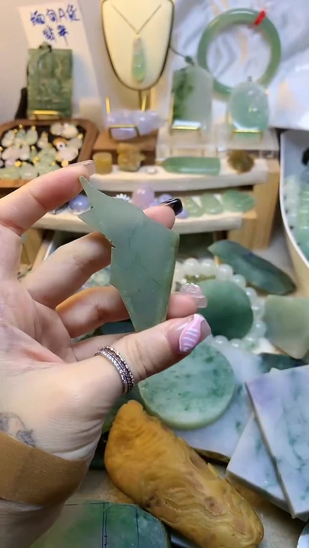 未镶嵌挂件翡翠缅甸A货翡翠,没有运费险,有纹有裂