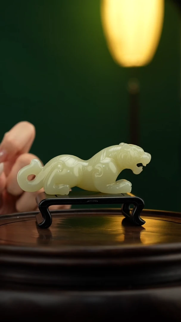 玉【虎虎生威】天然玉手把件