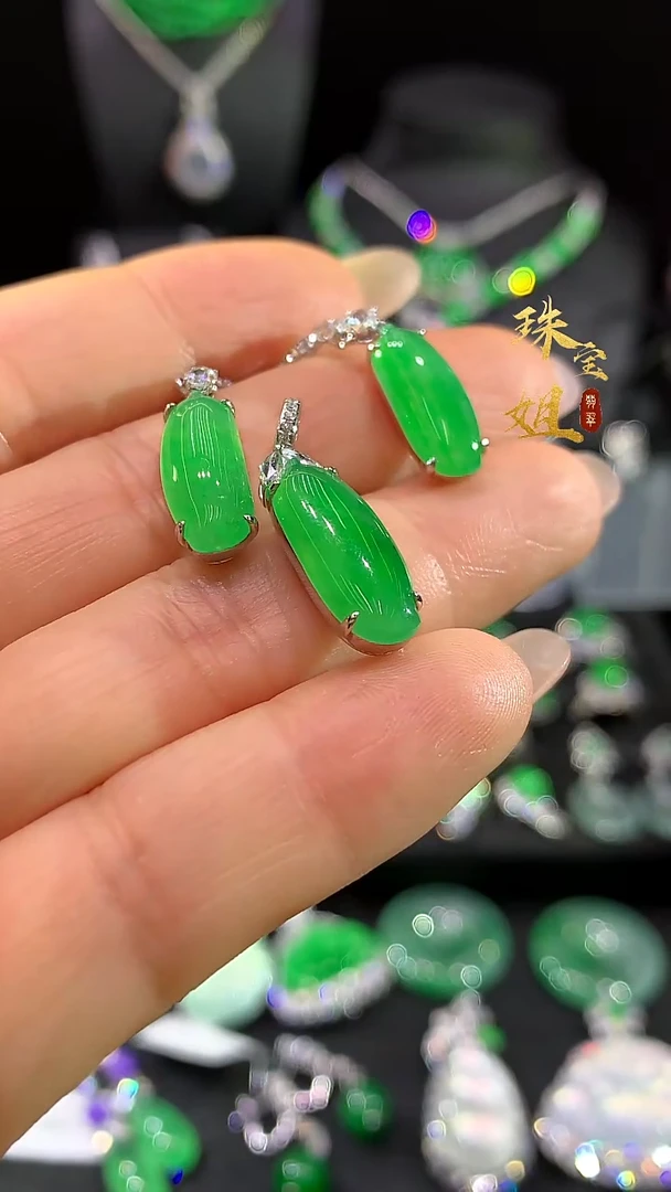 吊坠(不含链)18K金镶嵌翡翠两件套