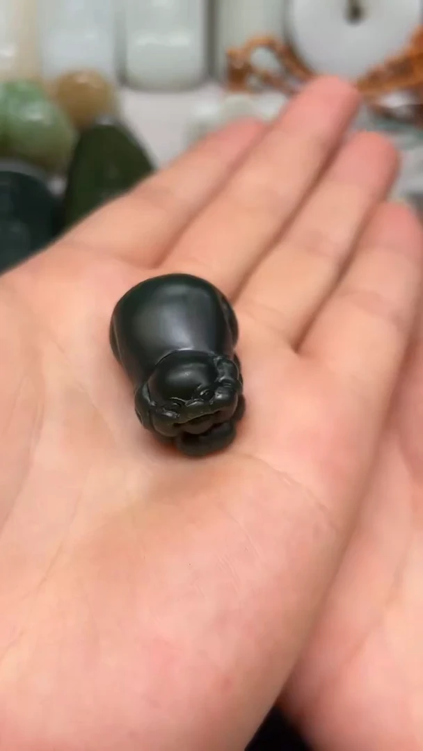 和田玉未镶嵌颈饰.