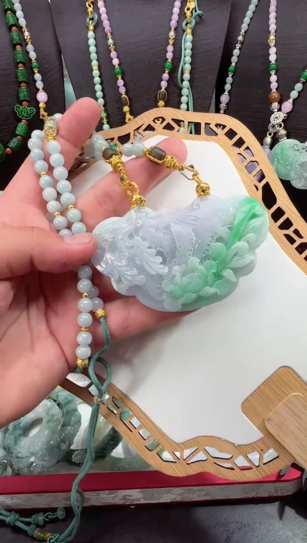 颈饰未镶嵌翡翠吊坠