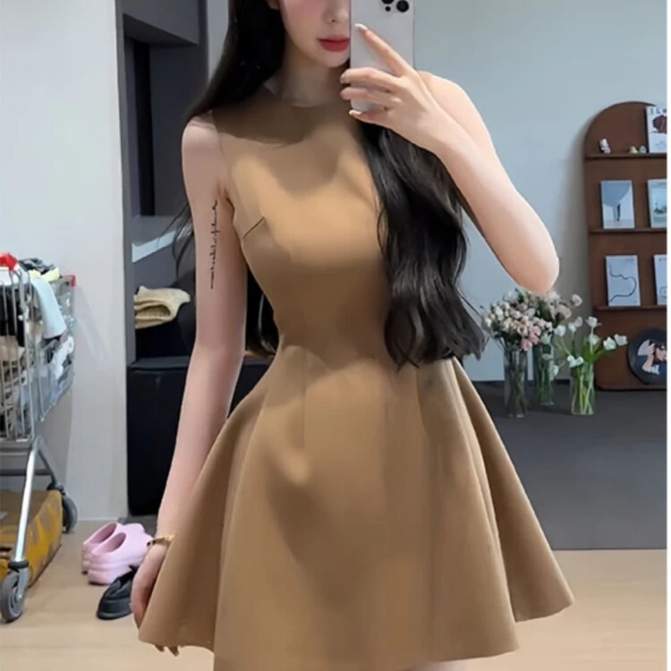 法式咖色无袖背心连衣裙女2025新款夏季职业气质高级感赫本风短裙
