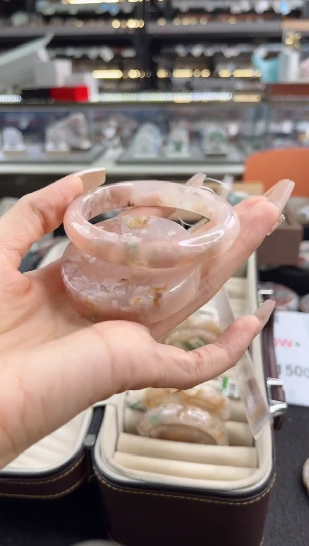 石英质玉手镯未镶嵌56圈口（赠品镯心）6357171