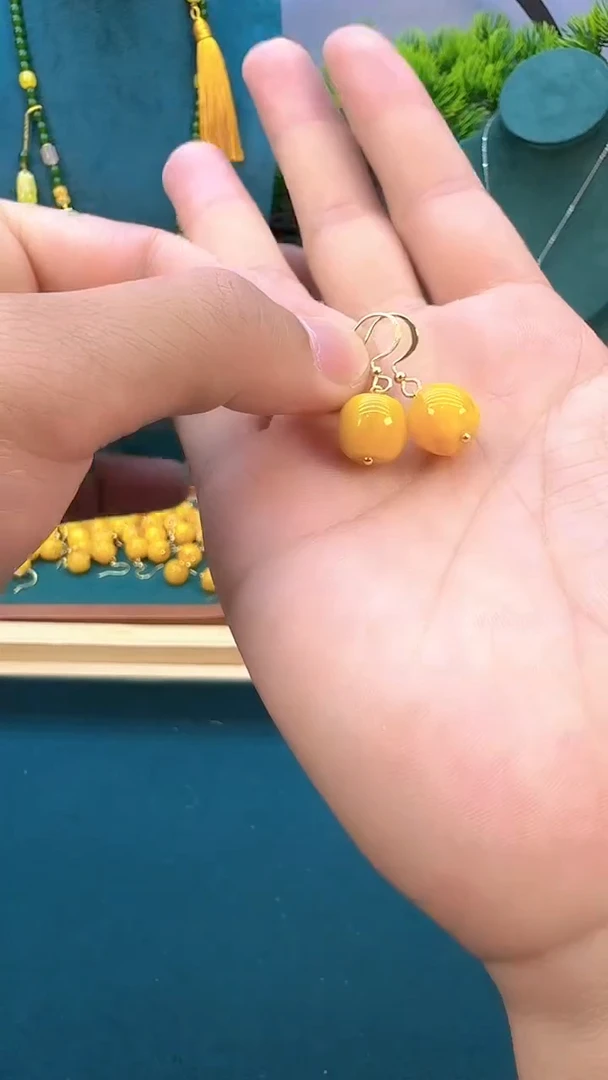 14K金镶嵌蜜蜡耳饰E01