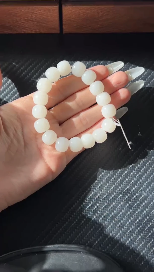 未镶嵌手串和田玉天泰微色差卡12手串