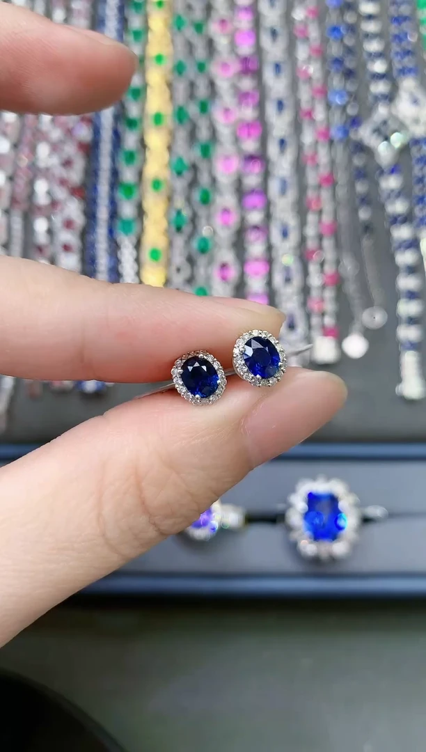 【闪购商品】蓝宝石耳饰18K金镶嵌1.05ct
