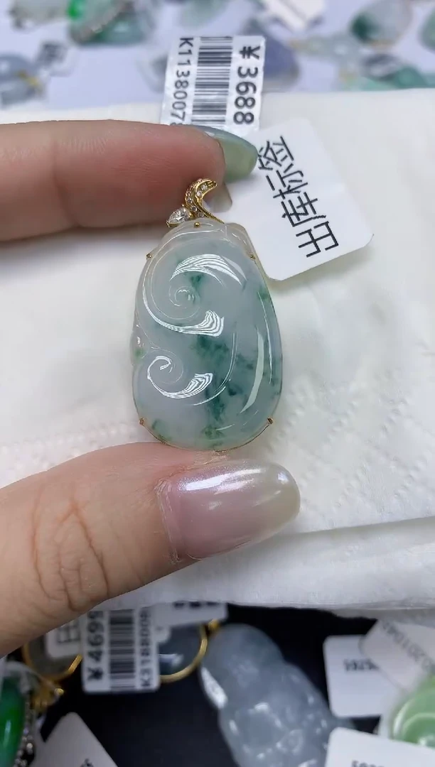 翡翠18K金镶嵌颈饰天然缅甸翡翠A货